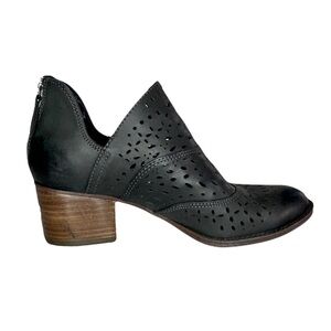 Sofft Dark Leather Ankle Booties